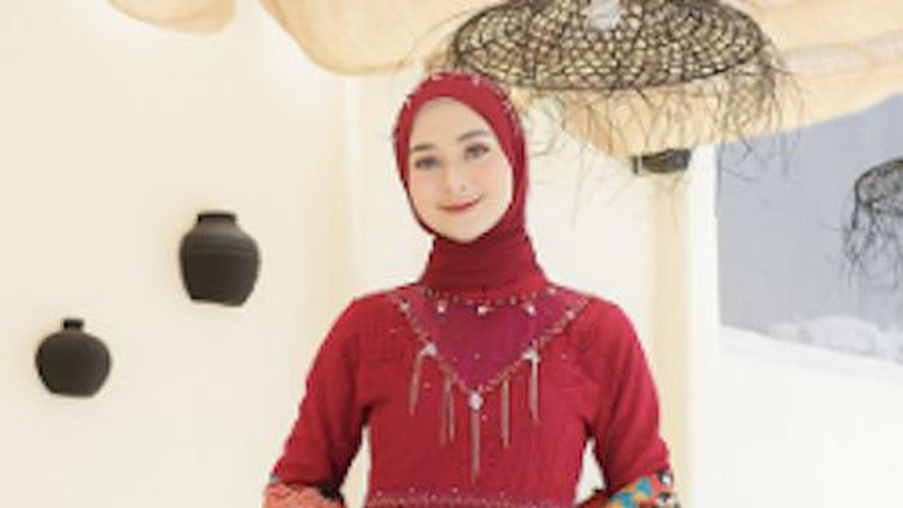 <b>Izara Batik Kebaya Sofia </b>