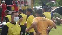 Puluhan personil Kepolisian Resort Kota (Polresta) Palangka Raya mengikuti senam kebugaran, Jumat (6/9/2024). Hal ini menjadi salah satu upaya untuk memerangi obesitas di kalangan aparat penegak hukum dan demi mewujudkan pelayaan prima yang prima.