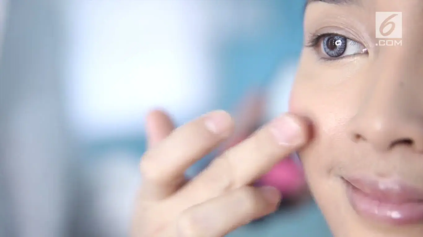 Pengaplikasian blush on perlu disesuaikan dengan bentuk wajah. Bagaimana cara paling tepat untuk wajah Anda?