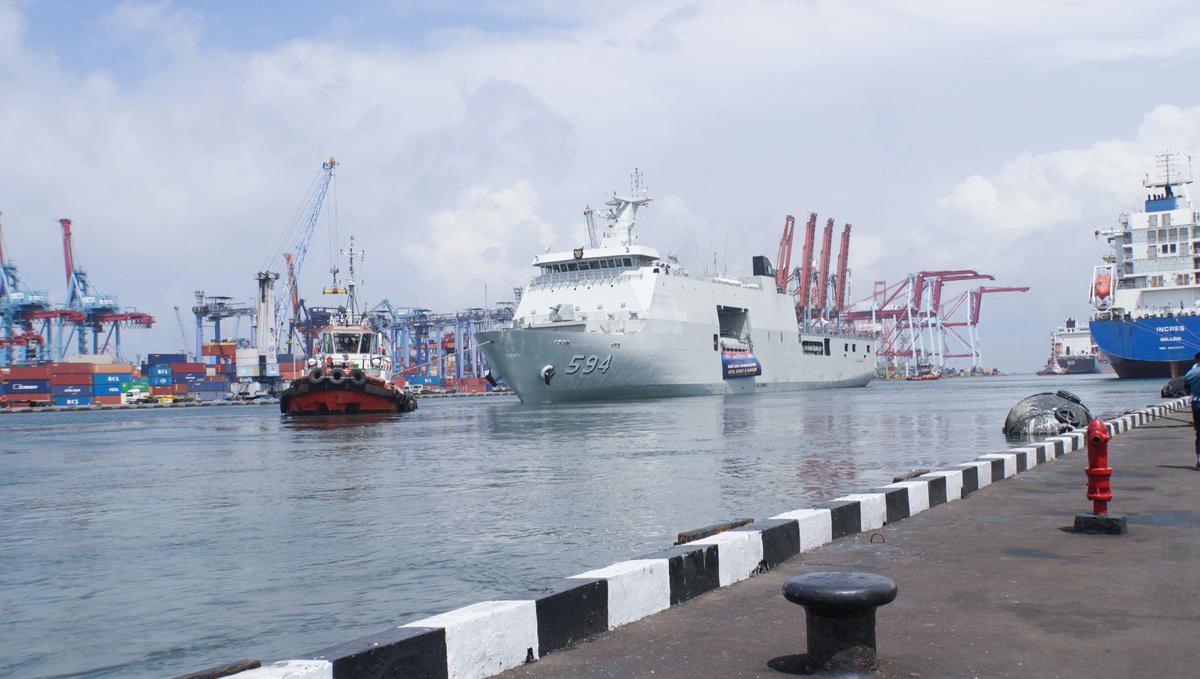 Bantuan Kemanusiaan Kembali Dikirim ke Sumatra, Menko AHY Lepas Keberangkatan KRI Semarang-594