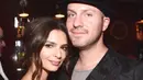 Jika kamu terkejut dengan pernikahan Emily Ratajkowski yang tia-tiba dengan Sebastian Bear-McClard, kamu nggak sendirian. (Instyle)