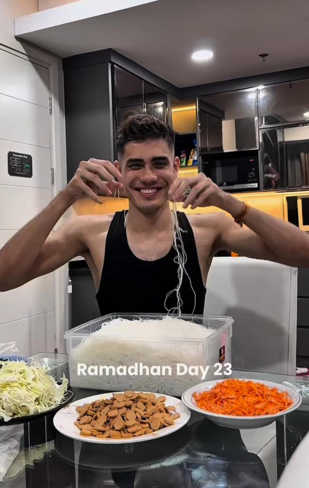 Aisar Khaled Masak Sahur untuk Berbagi, Mendapat Pujian Hangat dari Netizen