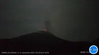 Gunungapi Ili Lewotolok kembali erupsi dan mengeluarkan kolom abu setinggi kurang lebih 700 meter dari atas puncak, atau 2.123 meter di atas permukaan laut pada Senin, 30 November 2020 pukul 23.20 WITA. (Dok BNPB)