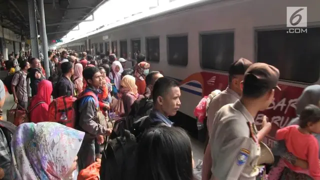Puncak Arus Mudik, 200 Ribu Pemudik Berangkat dari Stasiun Senen