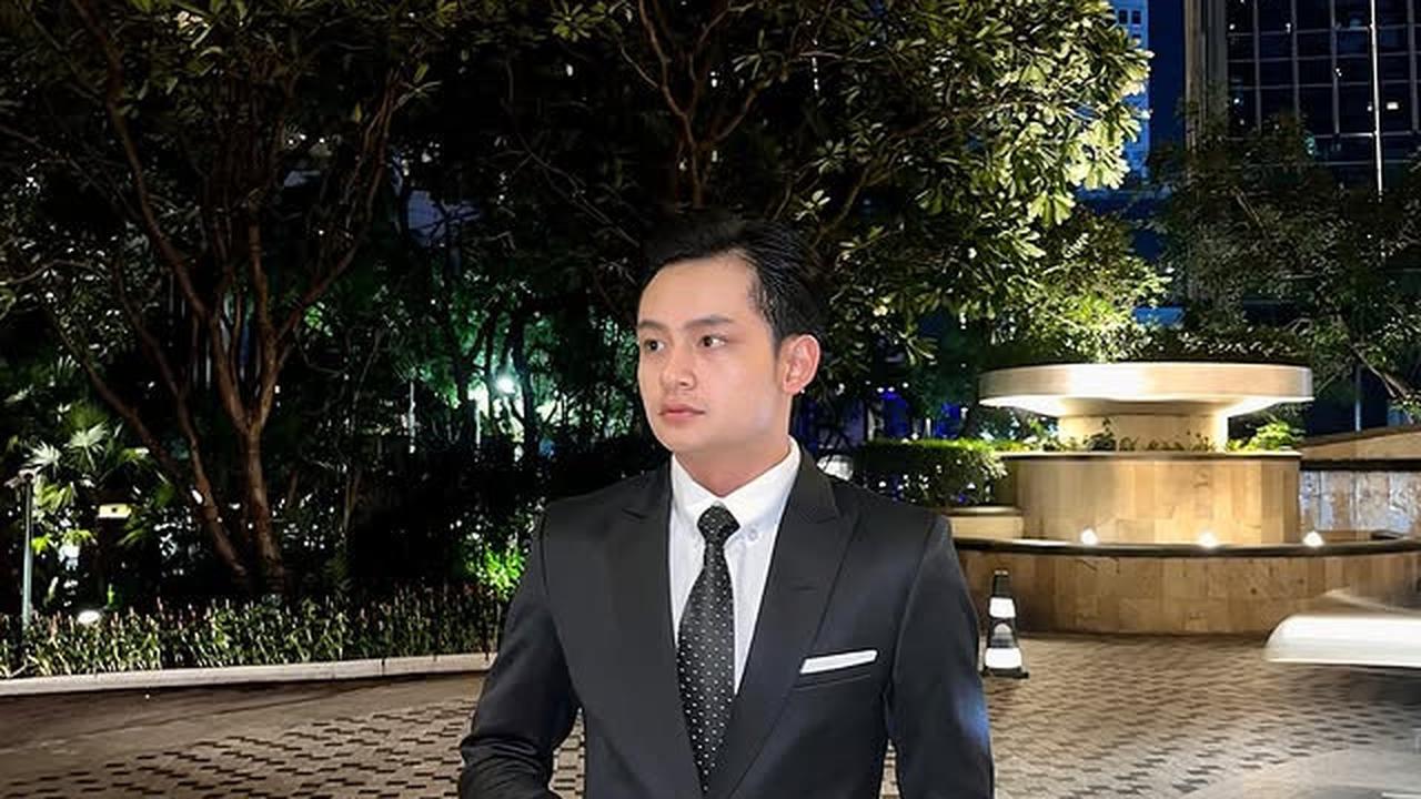Bukan dengan Lyodra, 7 Potret Randy Martin Kondangan Bareng Sosok Tersayang Ini - Tampil Formal Pakai Setelan Jas
