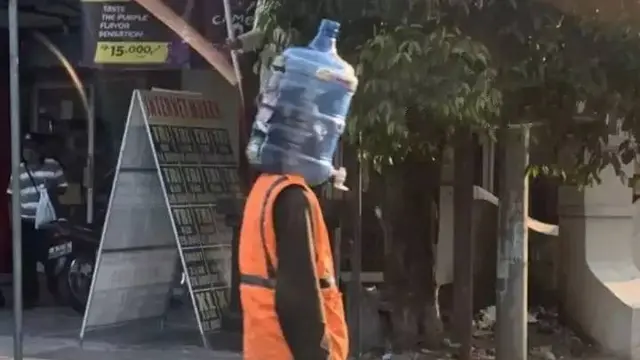 7 Potret Nyeleneh Alih Fungsi Galon Air Ini Kreatif Banget, Jadi Kandang Burung