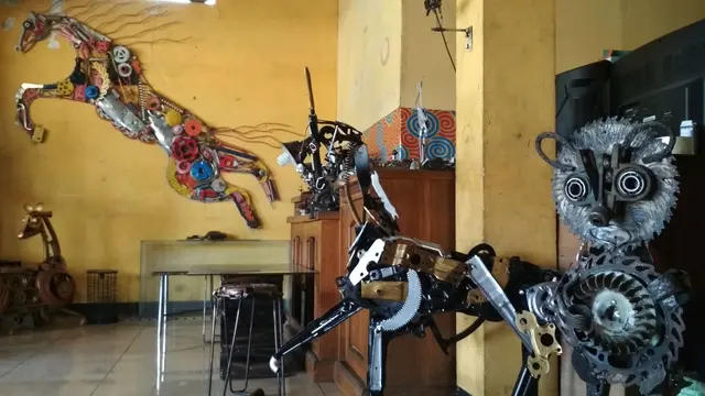 Menyulap Onderdil Bekas Jadi Karya Seni Bernilai Tinggi di Kuningan Jawa Barat