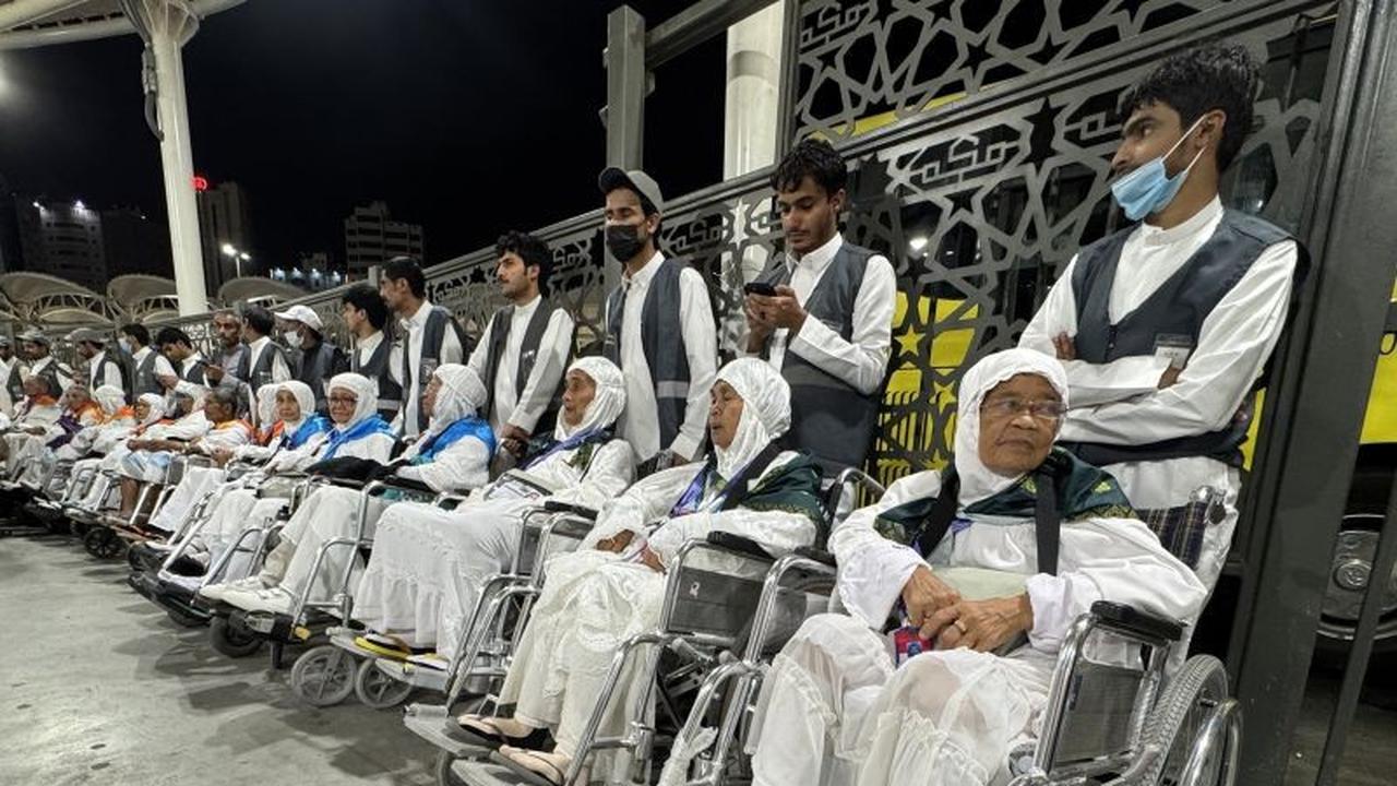 Kemenhaj Kaji Usulan Biaya Pendorong Kursi Roda dalam BPIH untuk Kenyamanan Jemaah Lansia