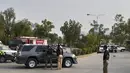 Serangan itu terjadi di Peshawar, ibu kota provinsi Khyber Pakhtunkhwa yang berbatasan dengan Afghanistan dan bekas kubu kelompok militan Taliban Pakistan, juga dikenal sebagai Tehreek-e-Taliban Pakistan. (AP Photo/Mohammad Sajjad)