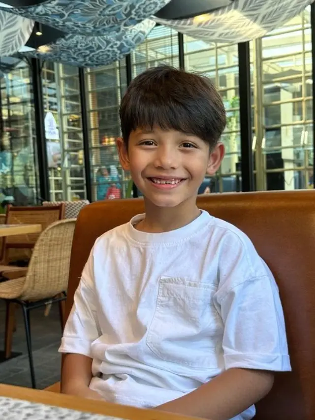 Potret Faqih Alaydrus di restaurant (Instagram/@faqih_alaydruss)