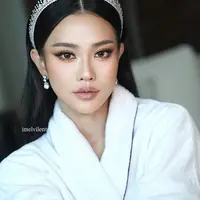 Lihat di sini penampilan cantik paripurna Jessica Jane di momen resepsi pernikahan. [@imelvilentcia].