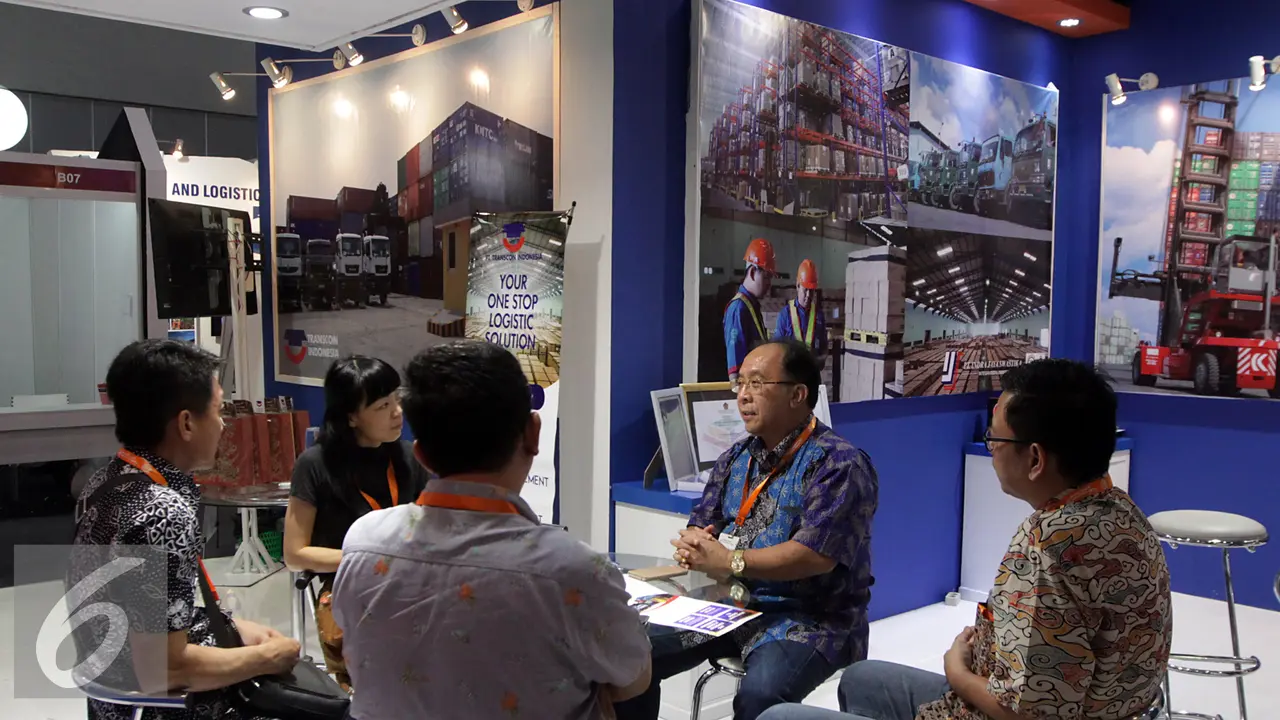 Pengusaha mengapresiasi upaya pemerintah dalam menggenjot pembangunan infrastruktur dan penyederhanaan regulasi guna memperbaiki sistem logistik di Indonesia.