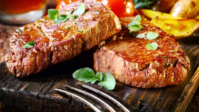 8 Hal yang Seharusnya Nggak Kamu Lakukan Saat Memasak 'Steak'