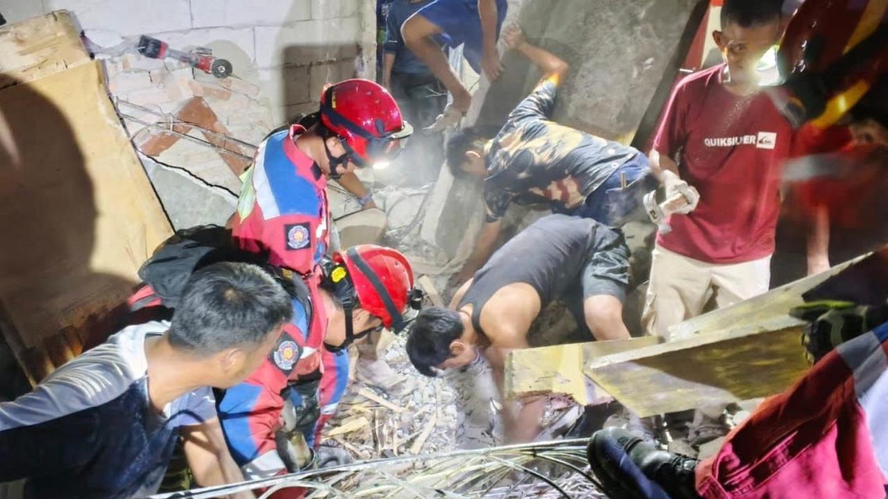 Lagi Renovasi, Bangunan 2 Lantai Ambruk Timpa 2 Pekerja