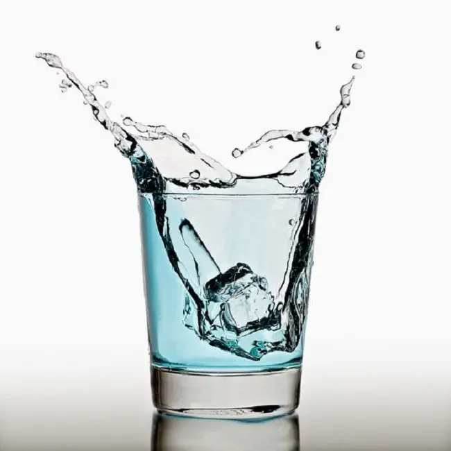 Dari mulai yang ringan hingga berbahaya, ini sederet ciri kamu kurang minum air putih. (Sumber Foto: Pinterest/Splash)