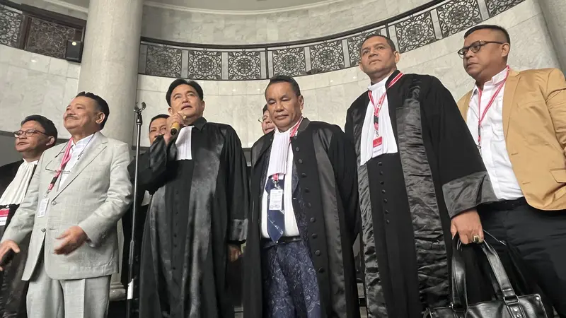 Yusril Izha Mahendra usai sidang PHPU untuk Pilpres 2024 di Gedung Mahkamah Konstitusi (MK), Jakarta Pusat, Senin (1/4/2024).