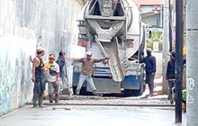 Haji Slamet Bikin Warga Selamat, Rogoh Rp50 Juta Cor Sendiri Jalan Rusak Sentil Pemkot Pekalongan