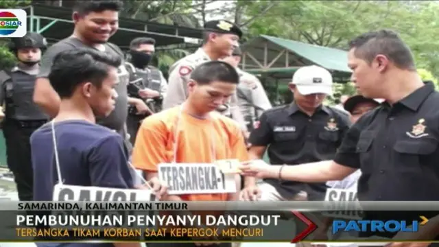 Pelaku pembunuhan penyanyi dangdut di Samarinda, Kalimantan Timur, peragakan 24 adegan reka ulang di halaman Mapolsekta Samarinda Utara.