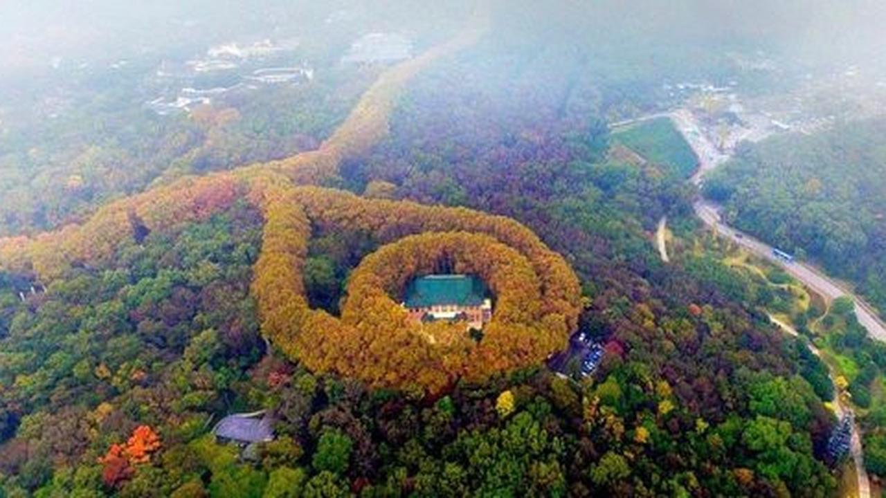 Indahnya, istana di China tampak seperti kalung bermata zamrud