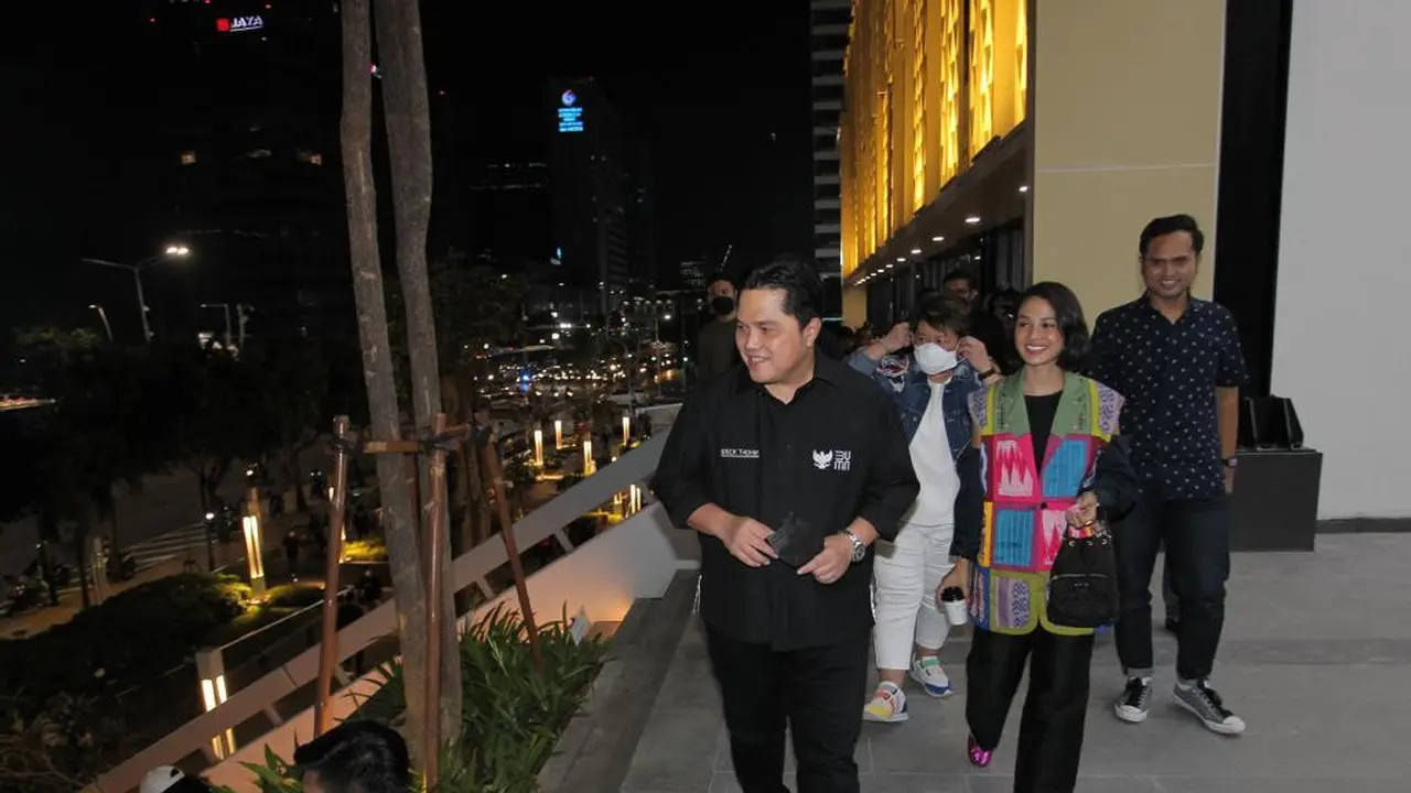 Momen Menteri BUMN Erick Thohir jalan-jalan di kawasan Sarinah