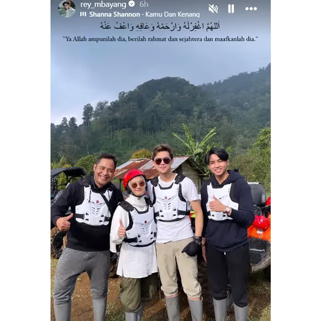 6 Potret Kenangan Rey Mbayang Bareng Mantan Manajernya, Sudah Seperti Keluarga