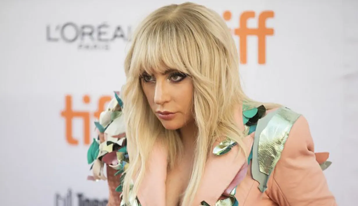 Hal ini pun diakui Gaga bahwa memang dirinya seperti apa yang diceritakan pada film itu. "Ini adalah saya apa adanya," kata Lady Gaga dalam film itu. (AFP/Alberto E.Rodriguez)