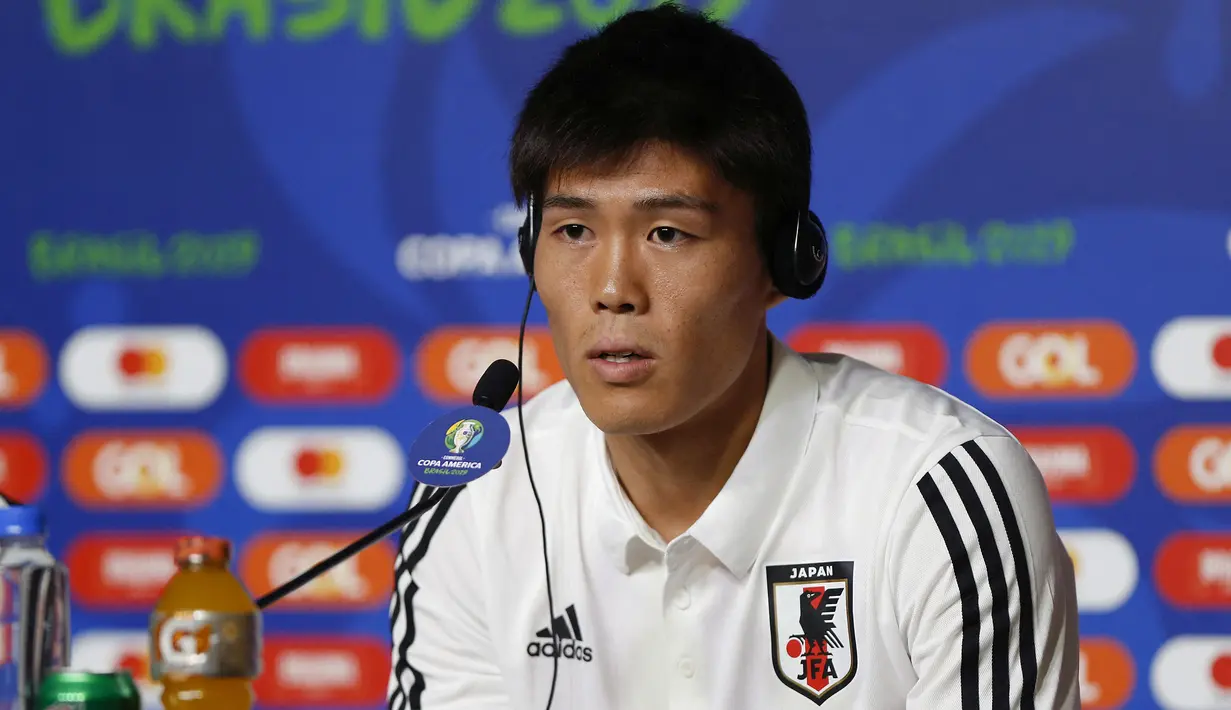 Pada musim berikutnya 2017, Tomiyasu bermain 35 kali di J2 League musim 2017 dan jadi andalan tak tergantikan di lini belakang, bahkan mampu membawa Avispa lolos ke final playoff promosi. (AFP/Jefferson Guareze)