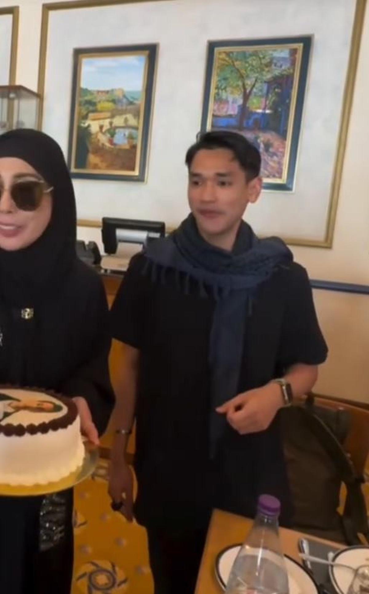 Potret Afgan Tunaikan Ibadah Haji, Dapat Kejutan Ulang Tahun - Kini Sudah Bersiap di Mekkah
