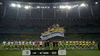 Para pemain Uruguay (kiri) dan Brasil berpose untuk berfoto sebelum dimulainya pertandingan sepak bola kKualifikasi Piala Dunia FIFA 2026 zona Amerika Selatan di stadion Arena Fonte Nova di Salvador, Brasil, pada Selasa 19 November 2024 waktu setempat atau Rabu 20 November 2024 pagi Waktu Indonesia Barat. (NELSON ALMEIDA/AFP)