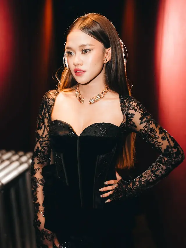 Pangling! Ummi Quary Tampil Glow Up Bak Barbie di Premiere Film Pamali