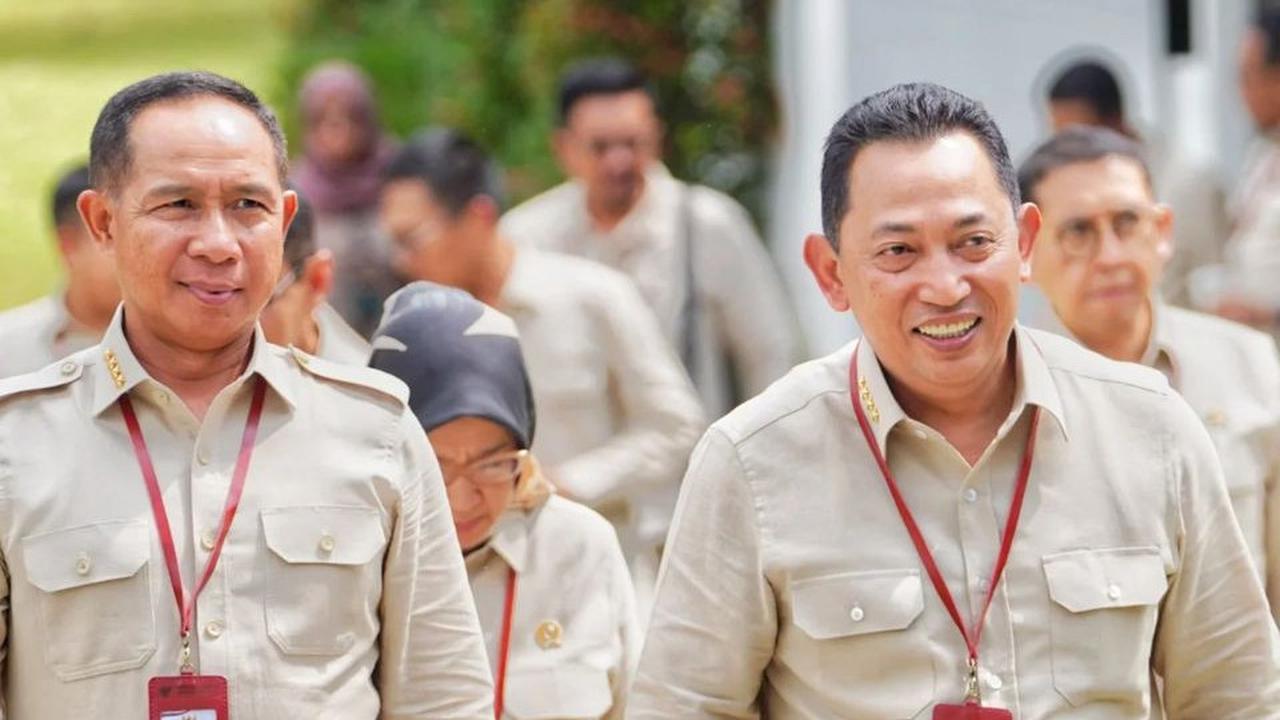 Panglima TNI Tampil Beda Tanpa Seragam Loreng, Keren Abis Pakai Kemeja 4 Kantong Khaki Bareng Kapolri