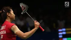 Ganda Putri Indonesia, Ni Ketut Mahadewi Istarani menunjukkan raketnya saat melawan Chen Qingchen/Jia Yifan di Semifinal Indonesia Open 2017, Jakarta, Sabtu (17/6). Anggia/Ni Ketut Mahadewi Istarani kalah 12-21, 17-21. (Liputan6.com/Helmi Fithriansyah)