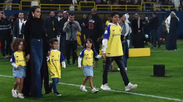 Gaya Georgina Rodriguez di Arab saat Penyambutan Ronaldo