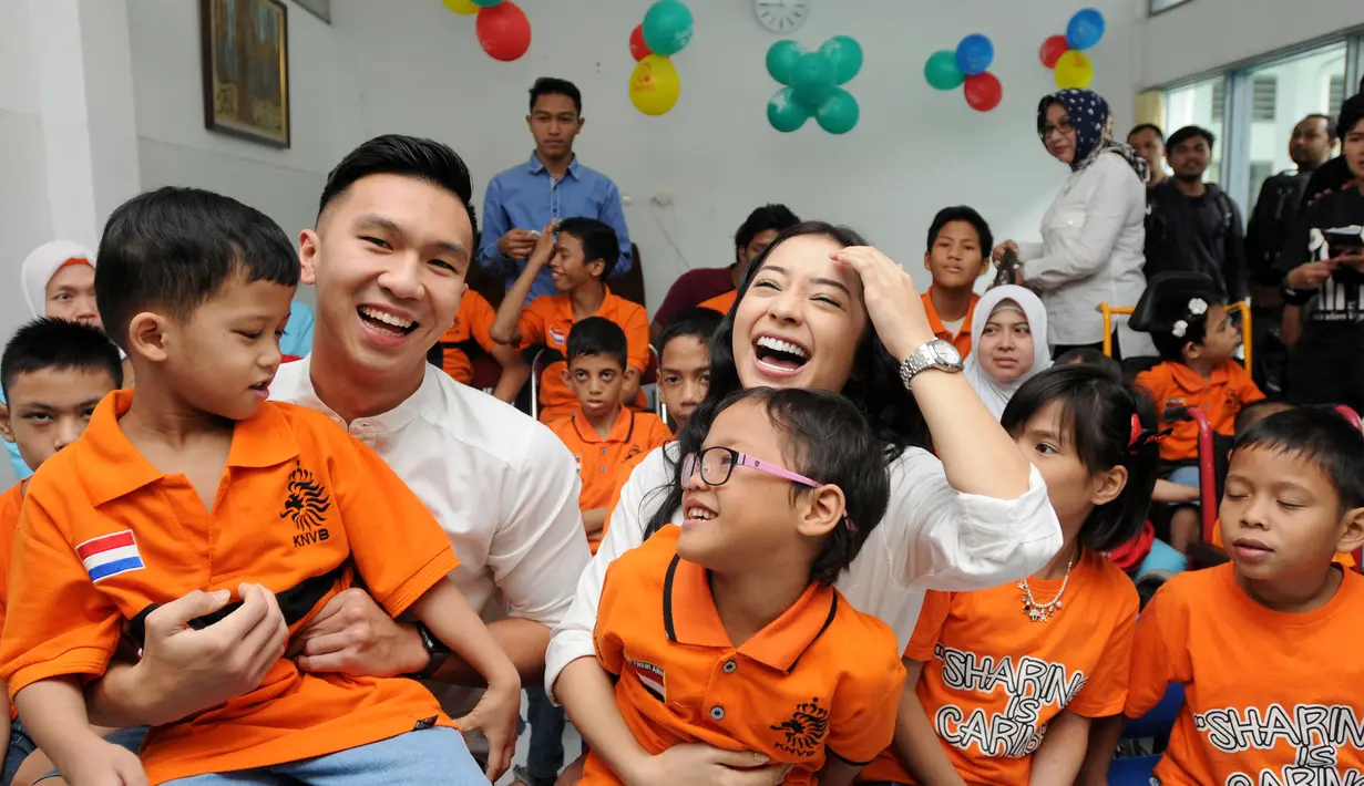 "Kan teman-teman sudah tahu kalau dia (Indra) lah pasangan aku," ujar Nikita Willy yang mengaku mendapatkan kado istimewa dari kekasihnya Indra Priawan Djokosoetono. (Daniel Kampua/Bintang.com)