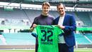 Mattias Svanberg. Gelandang berusia 23 tahun ini baru saja didatangkan VfL Wolfsburg pada bursa transfer musim panas 2022/2023 usai 4 musim membela Bologna di Liga Italia. Ia ditebus dengan nilai transfer 9 juta euro dengan durasi kontrak hingga Juni 2027. Bersama Bologna ia total tampil dalam 122 laga di semua ajang dengan torehan 9 gol dan 8 assist. (vfl-wolfsburg.de)