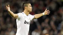 Selebrasi Cristiano Ronaldo yang membukukan hat-trick ke gawang Athletic Bilbao pada laga La Liga di Santiago Bernabeu, Madrid, 20 November 2010. AFP PHOTO/JAVIER SORIANO