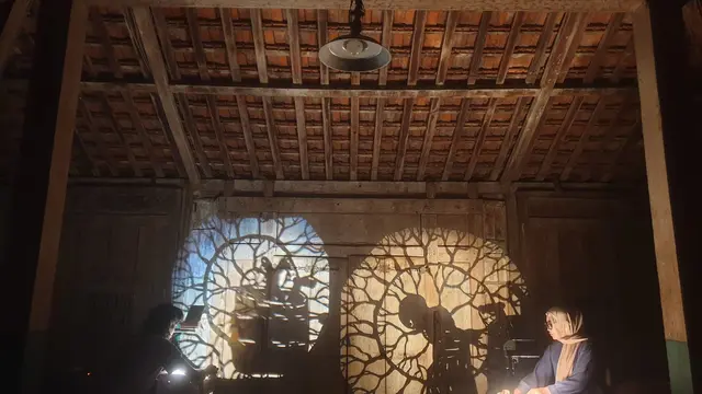 Kisah di Pengasingan: Oyong-oyong Ayang-ayang (2023)