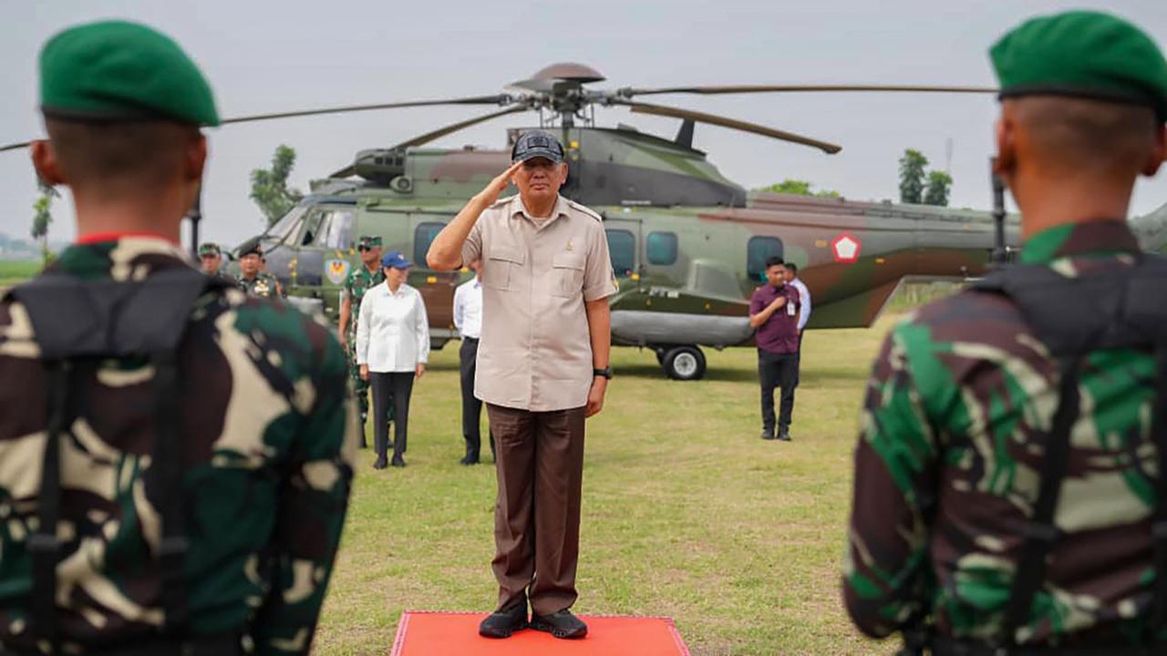 FOTO: Menhan Sjafrie Tinjau Yonif TP 843, Perkuat Sinergi Pertahanan, Kesehatan, dan Ketahanan Pangan