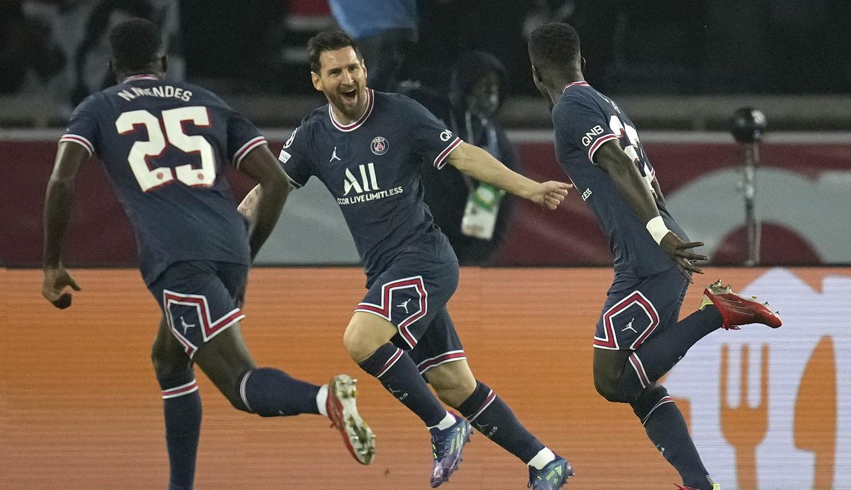 Skor 2-0 bertahan hingga laga usai. PSG pun kokoh di puncak klasemen grup A dengan mengoleksi 4 poin. Mereka unggul selisih gol dari Club Brugge yang juga memtik kemenangan 2-1 atas RB Leipzig. (AP/Christophe Ena)
