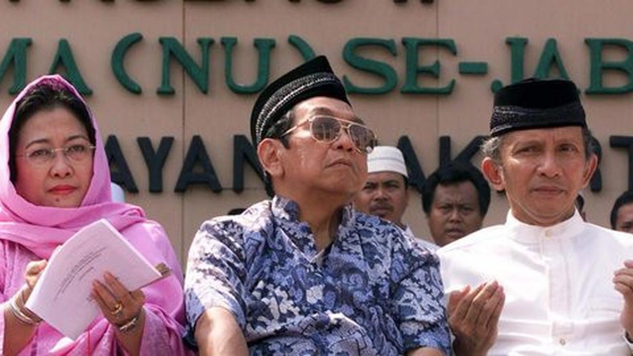 Lewat Poros Tengah, menjadikan Gus Dur sebagai Presiden