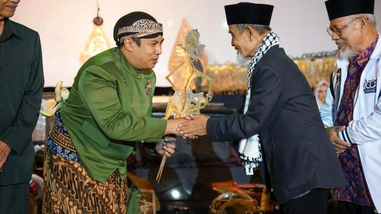 Wayang Kulit Gontor: Media Dakwah dan Pendidikan Karakter di Peringatan 100 Tahun Pondok Modern Darussalam Gontor