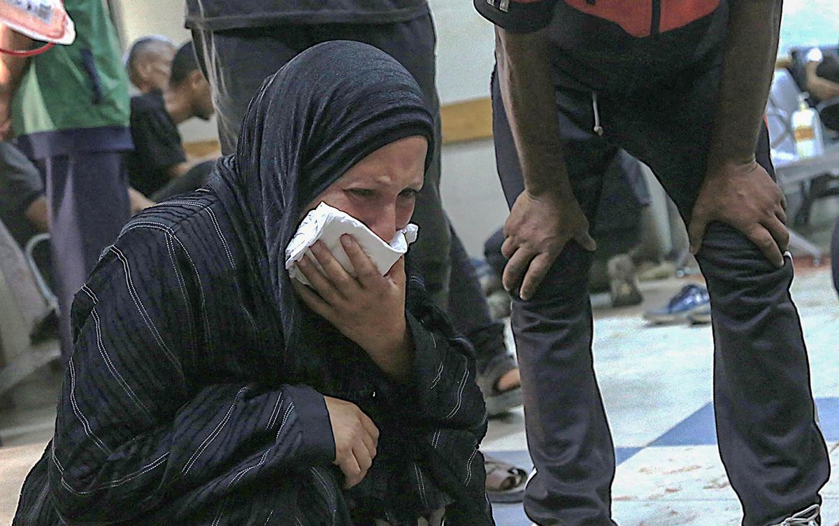 FOTO: Ratapan Pilu di Gaza, Serangan Dekat Pusat Bantuan Tewaskan Puluhan Warga Palestina