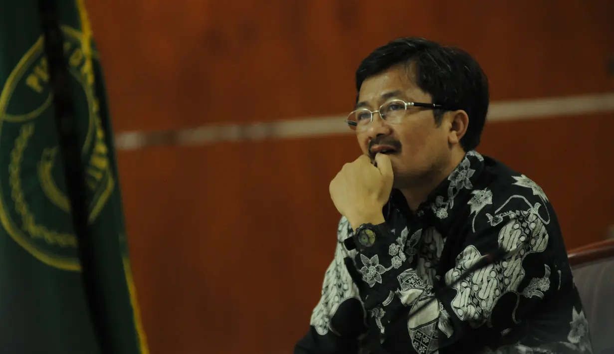 Anehnya menurut Rudi, Sekretaris Jenderal Energi dan Sumber Daya Mineral (ESDM) Waryono membantah pernah menerima uang darinya sebesar 150.000 dollar AS (Liputan6.com/Helmi Fitriansyah).