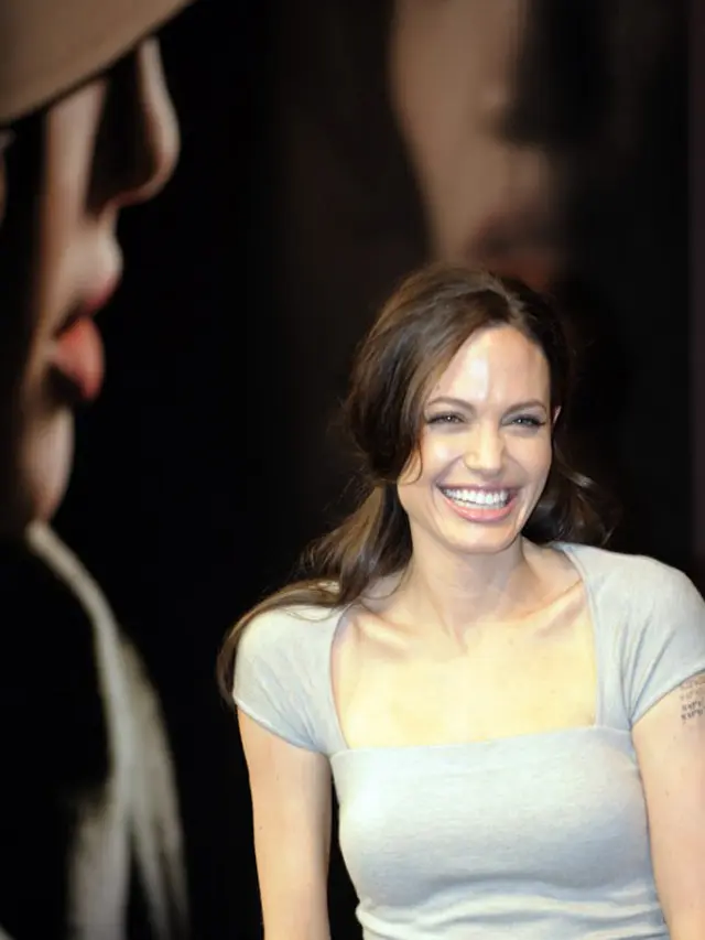 [Bintang] Angelina Jolie