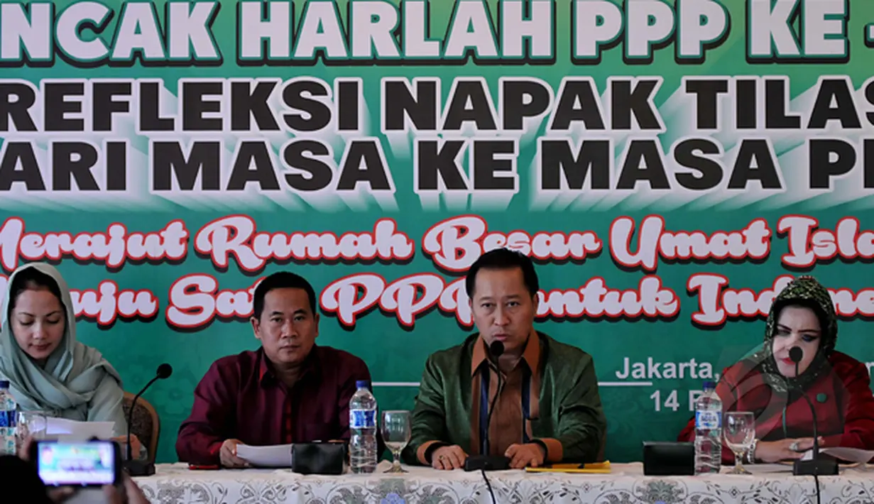PPP kubu Djan Faridz menggelar konferensi pers terkait Mukernas yang diadakan oleh PPP Kubu Romahurmuziy, Jakarta, Senin (16/2/2015). Menurut mereka Mukernas yang diadakan oleh PPP Kubu Romi adalah ilegal(Liputan6.com/ Johan Tallo)