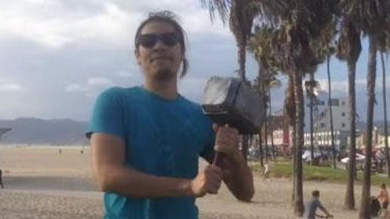 [Video] Pria ini bikin palu persis milik superhero Thor