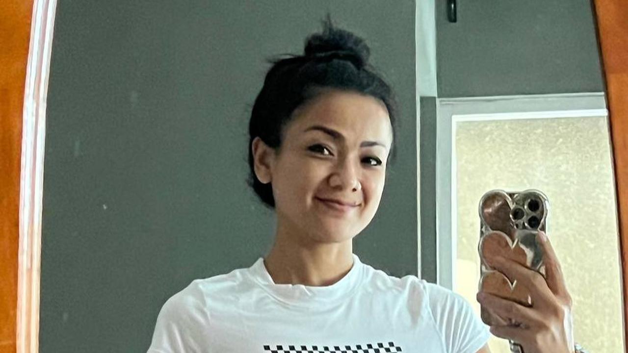Sebelumnya, Nirina Zubir terlibat dalam kasus pemalsuan sertifikat tanah yang melibatkan seorang mantan ART dengan kerugian mencapai Rp17 miliar.