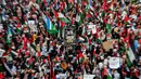 Para pendukung partai Jamaat-e-Islami (JI) berunjuk rasa sebagai bentuk solidaritas terhadap warga Palestina di Karachi, Pakistan pada 13 April 2025. (Asif HASSAN/AFP)