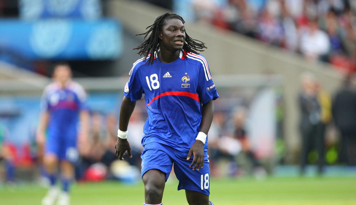 Bafetimbi Gomis punya segudang pengalaman di dunia sepak bola. Gomis pernah 12 kali tampil untuk timnas Prancis dengan catatan tiga gol. (AFP/Valery Hache)