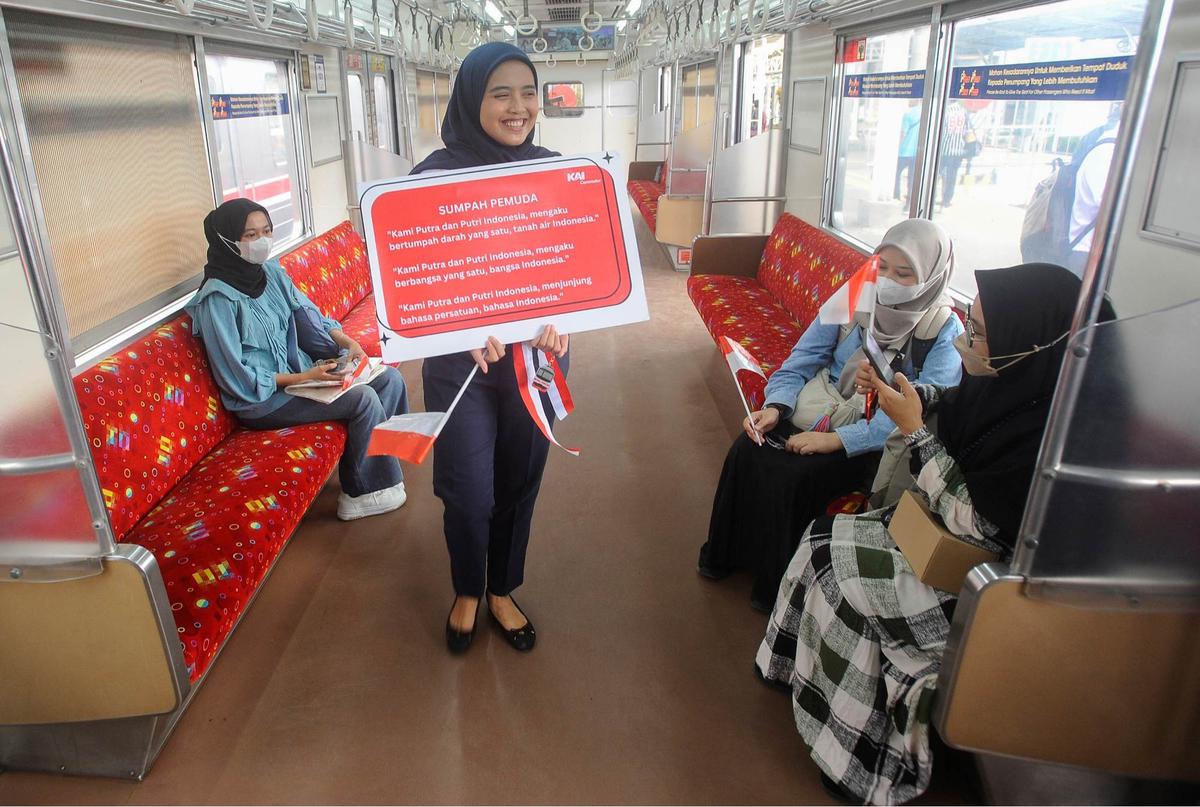 Peringatan Sumpah Pemuda di KRL Commuter Line